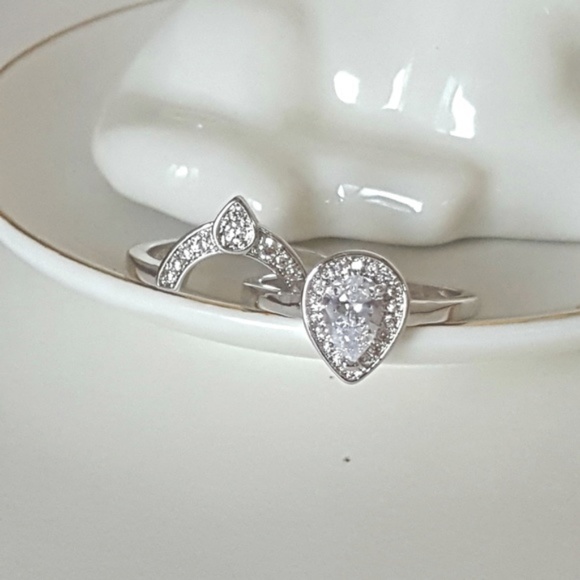 Crowned Pear Cut 2 Piece Bridal Wedding Ring Set - Picture 4 of 7